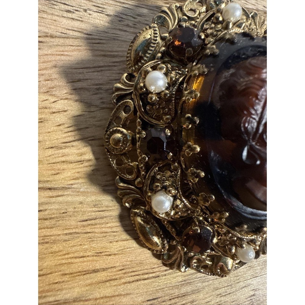 Vintage Cameo Brooch Germany Gold Tone Filigree Amber Rhinestone Pin - Picture 2 of 5